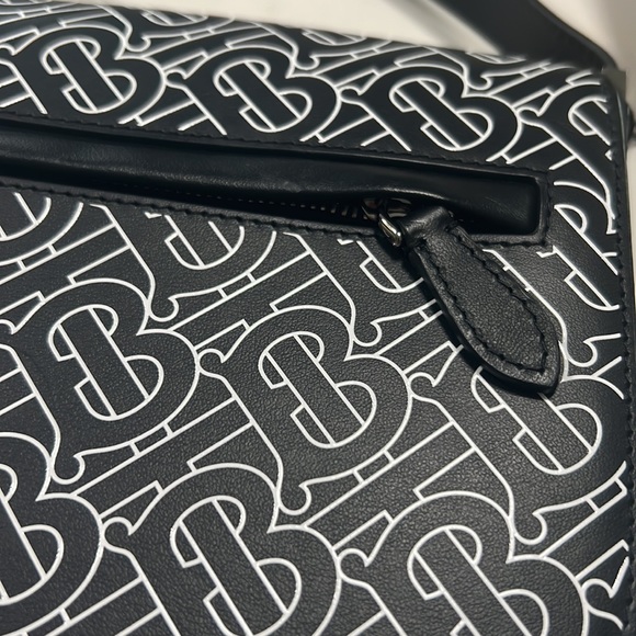 Burberry - Picture 2 of 12